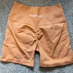 Alphalete Amplify Short Cheeky Coral